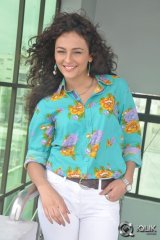 Seerat Kapoor at Run Raja Run Movie Press Meet